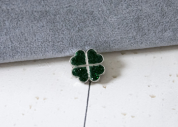 Large Clover Snap